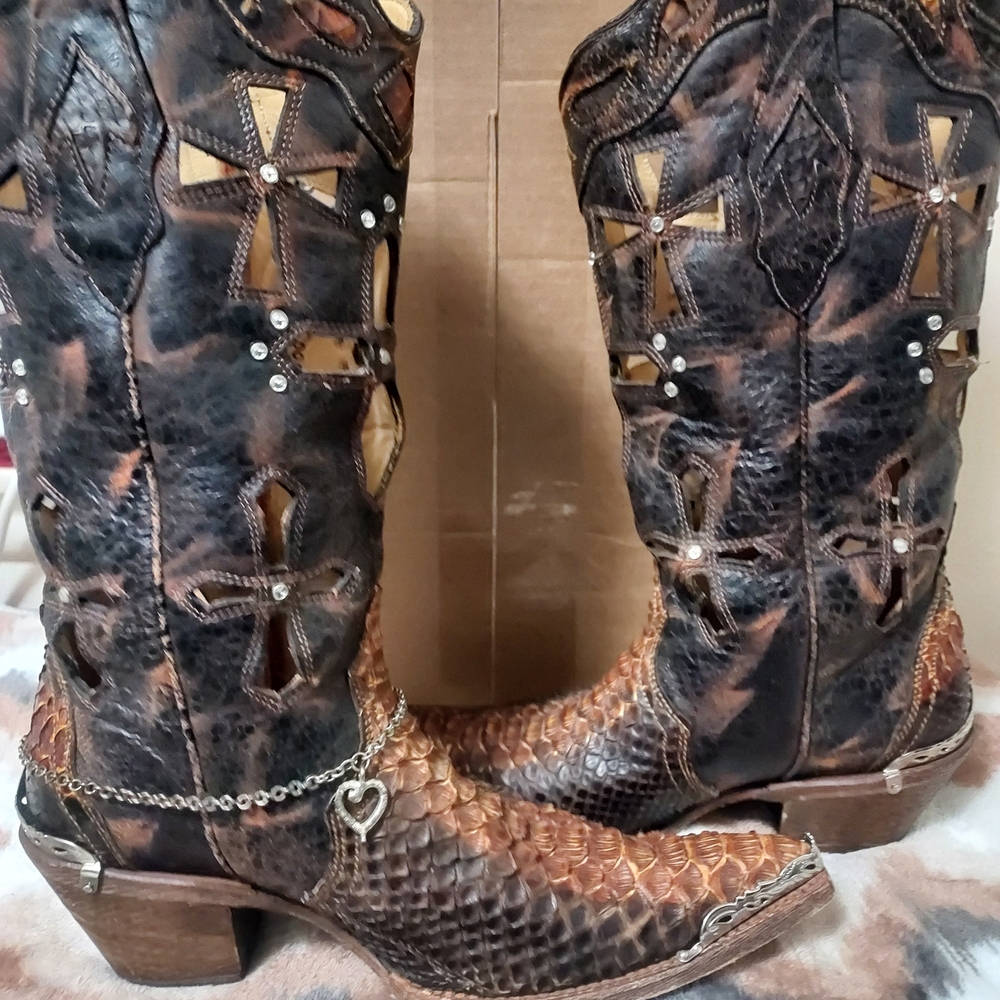 Corral Black and Brown Heeled Boots